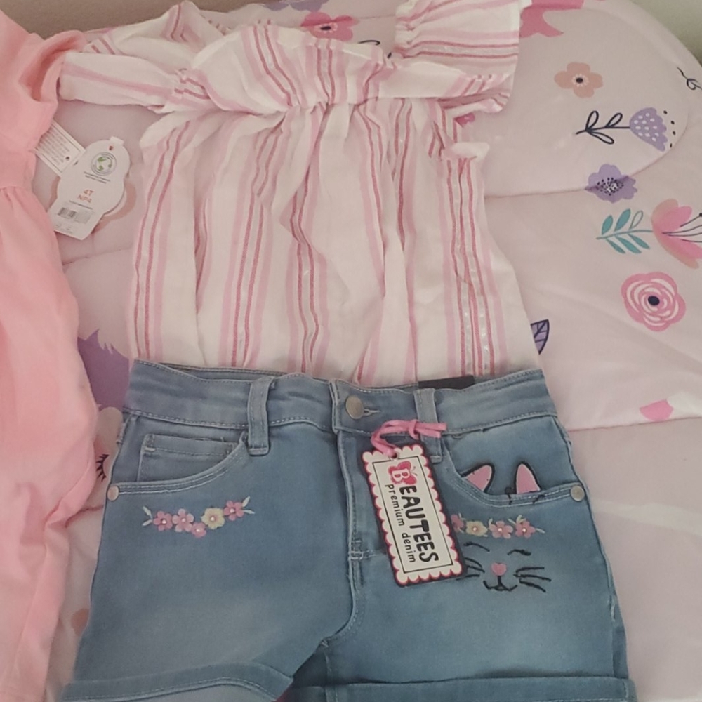 Clothes - Picture 6 of 7